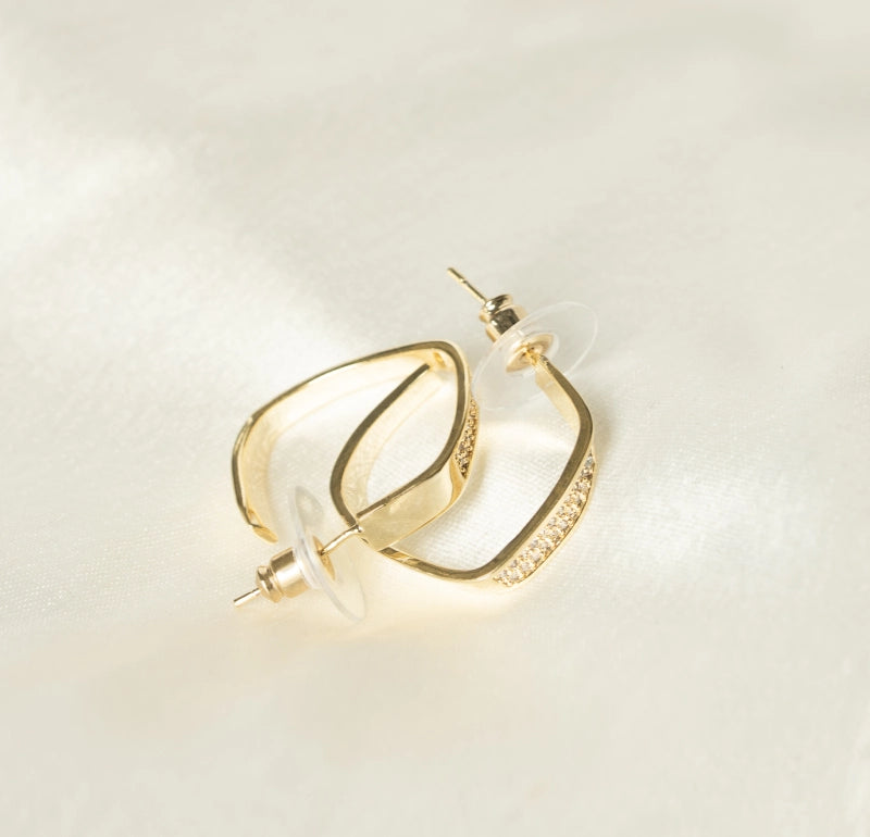 Bar detail gold hoops