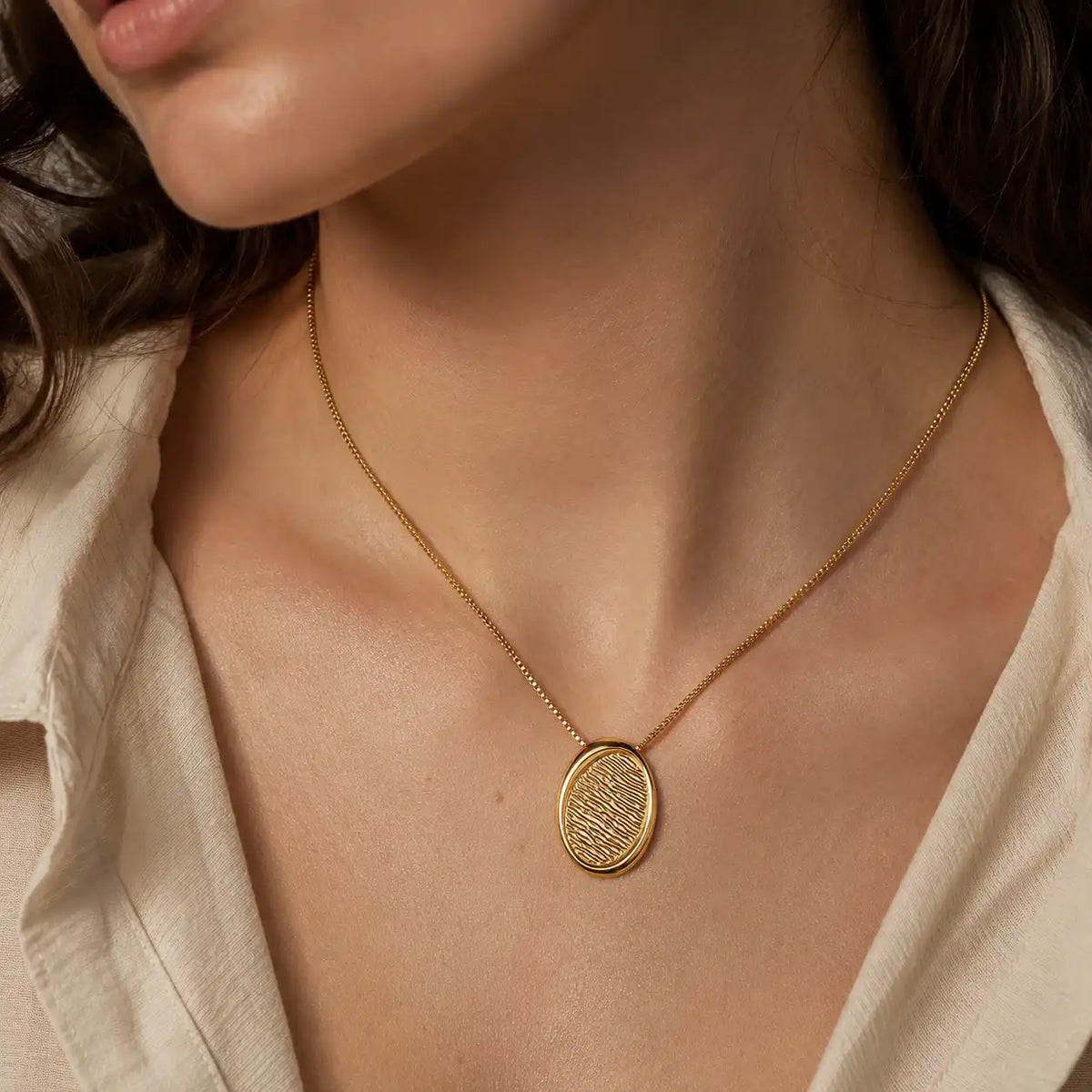 Etched oval pendant necklace