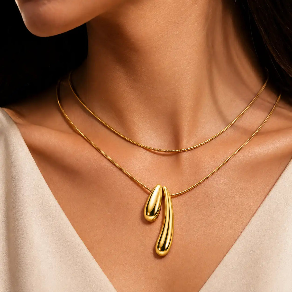 Liquid gold sculpt pendant necklace