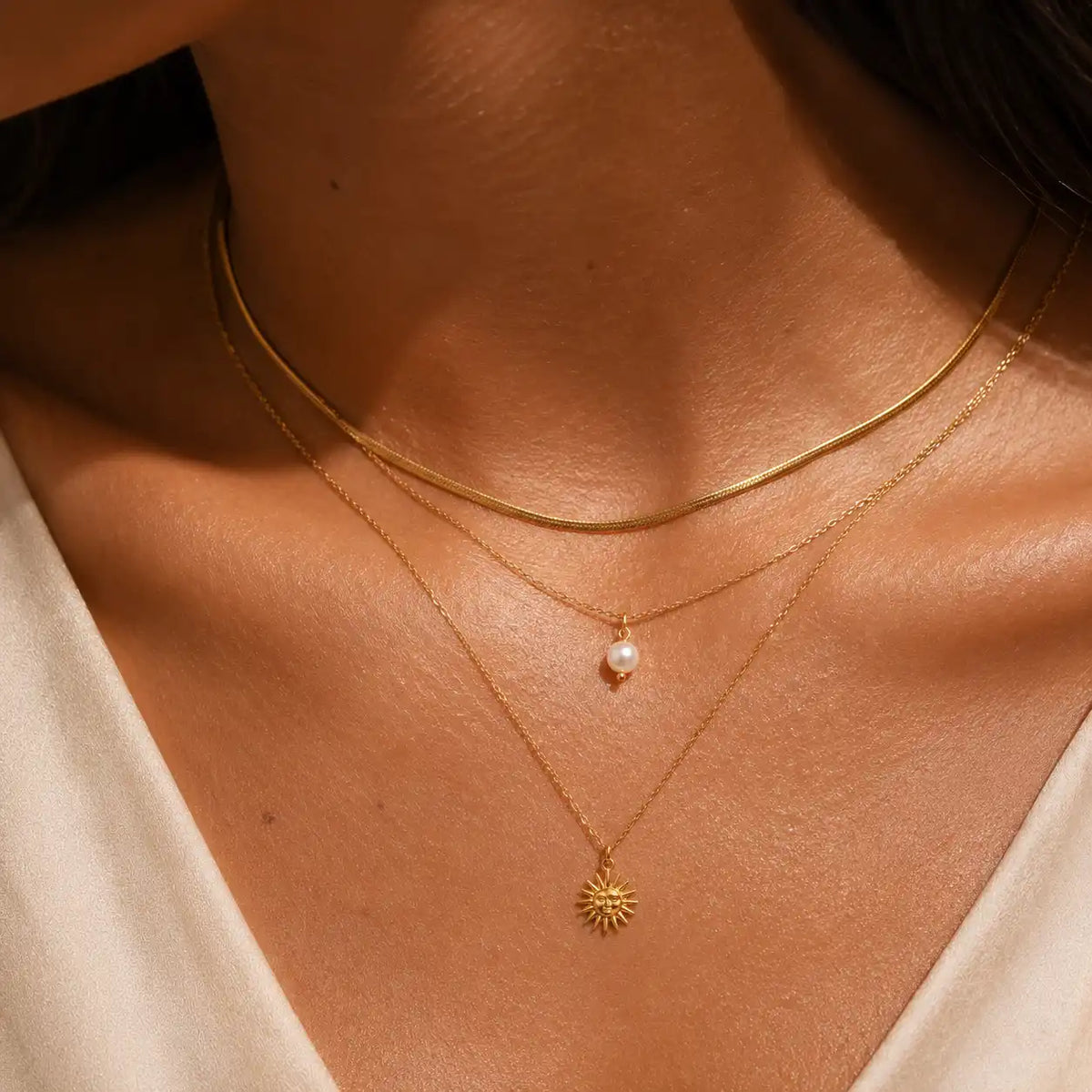 Solar pearl layered necklace