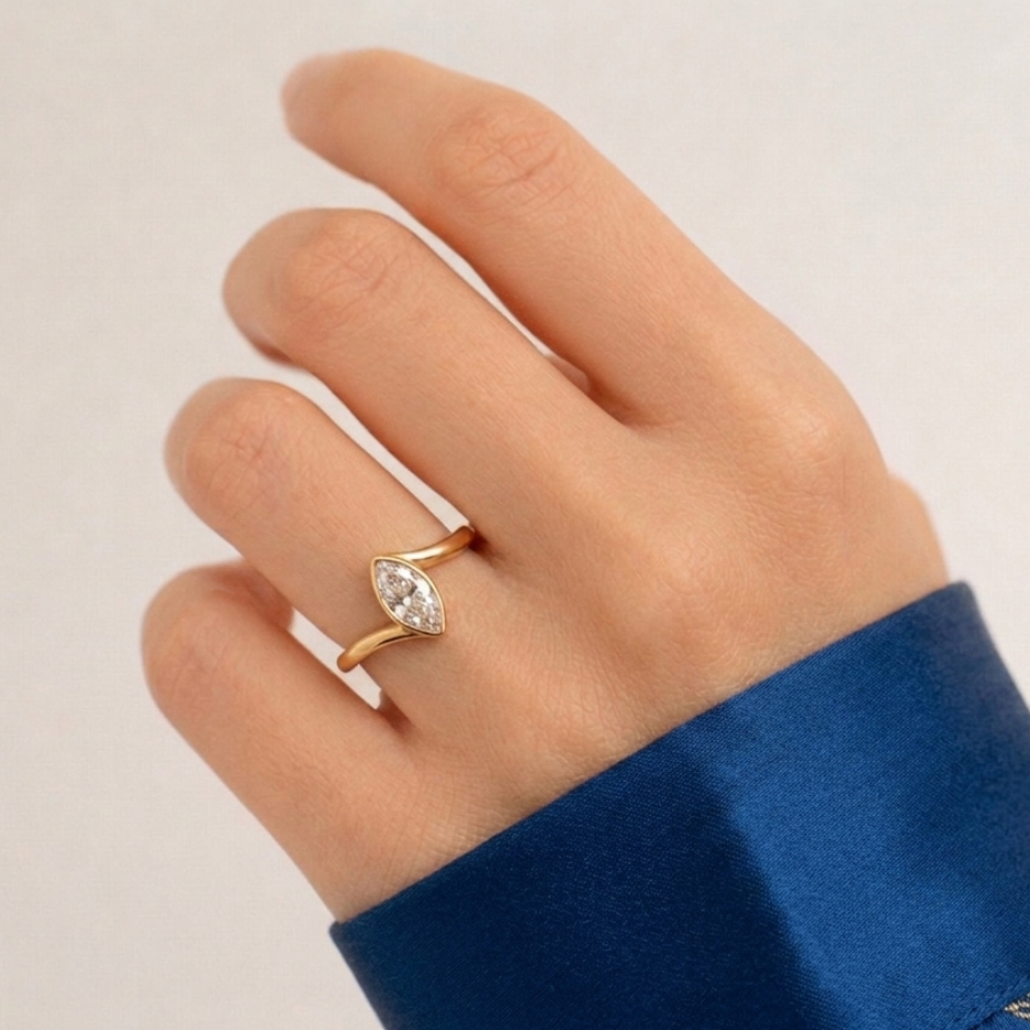 Minimal marquise ring